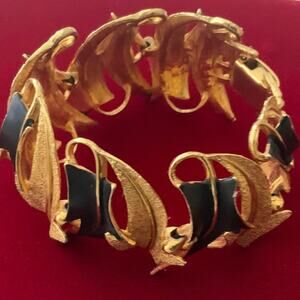 Vintage Signed Mode Art Bracelet